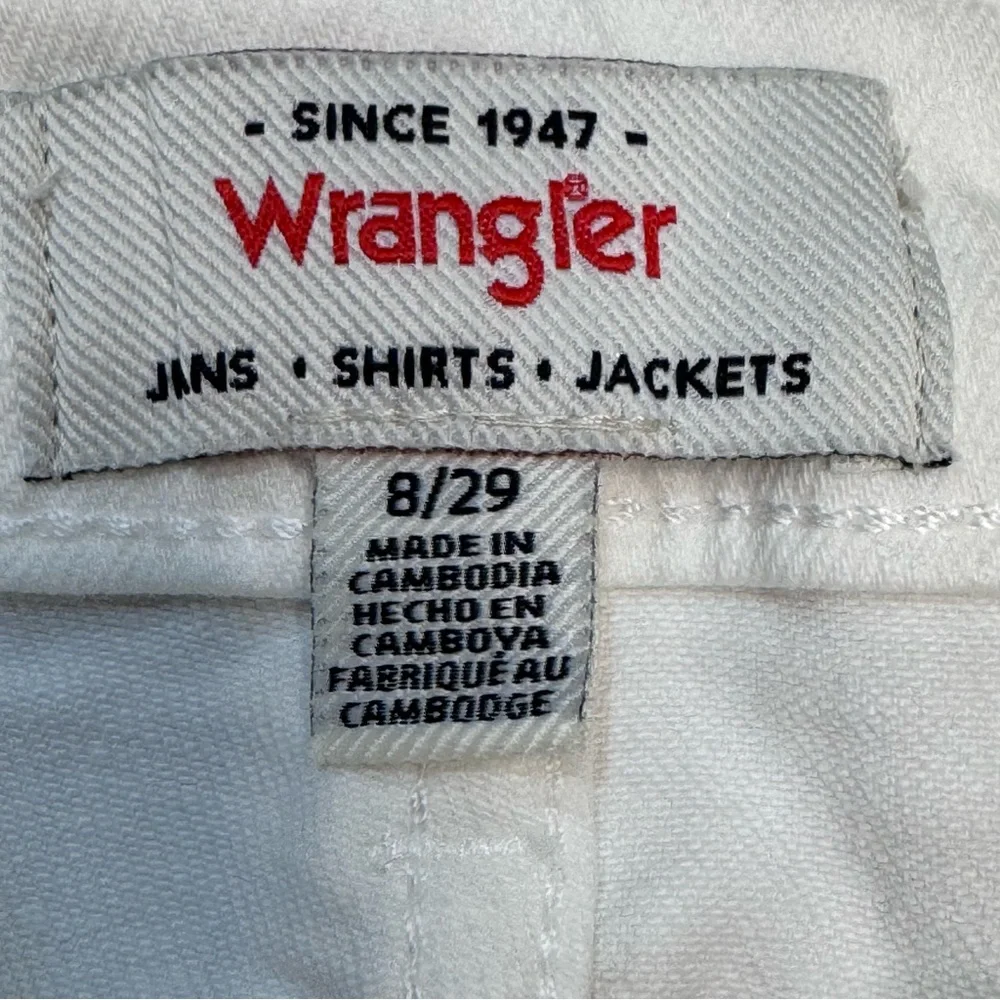 NWT Wrangler White Denim Shorts 8/29
